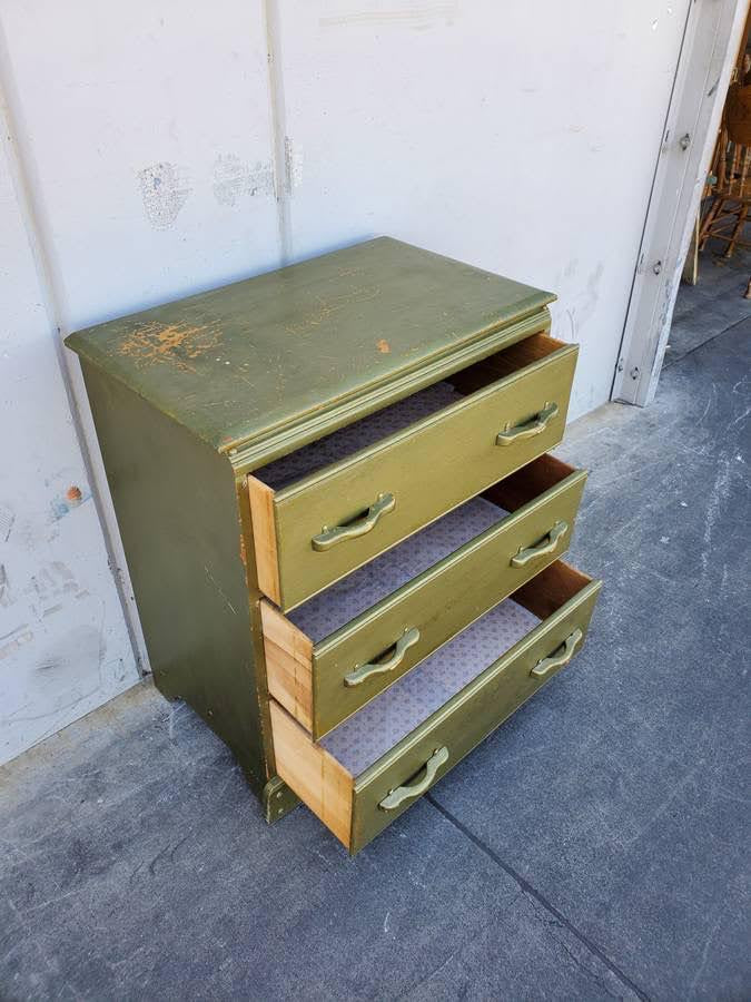 Green dresser/chest of drawers/nightstand(C31)