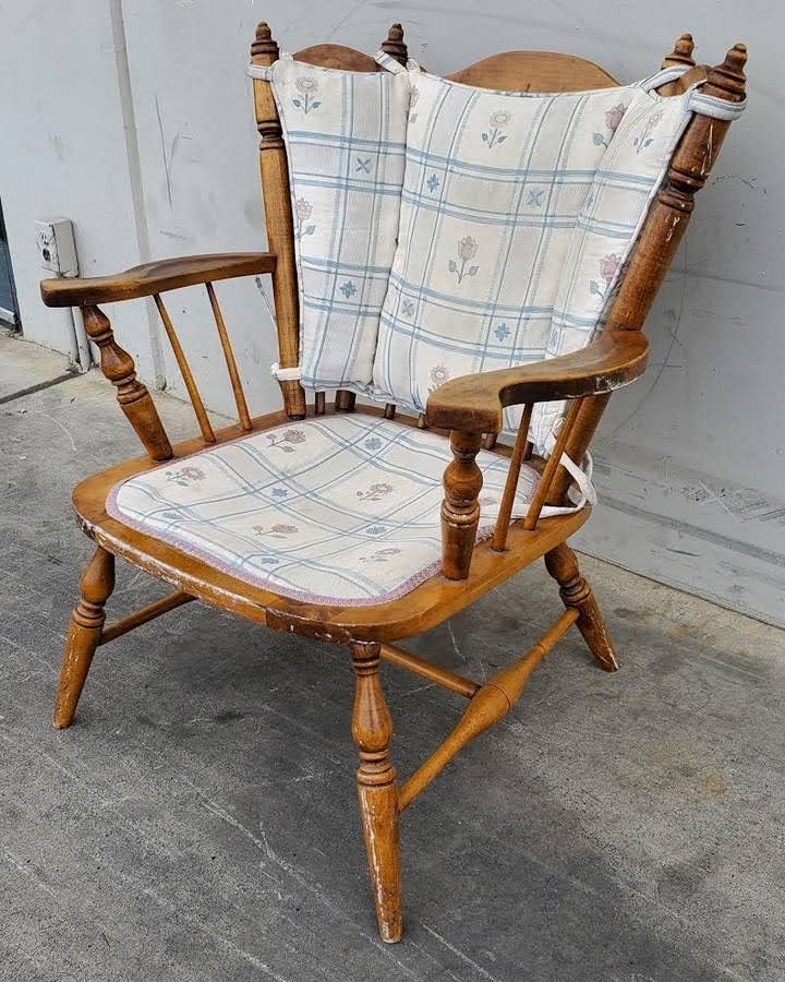 Armchair white floral cushion antique/vintage