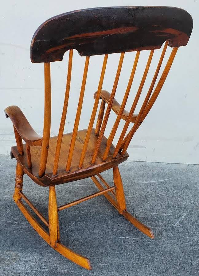 Rocking chair antique/vintage